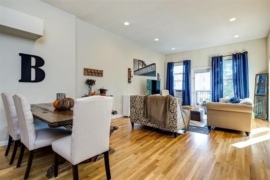 Foto del edificio - 731 Park Ave