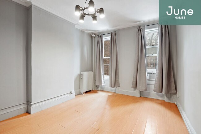 Foto del edificio - ROOM ONLY in 4-bed/1.0-bath Home