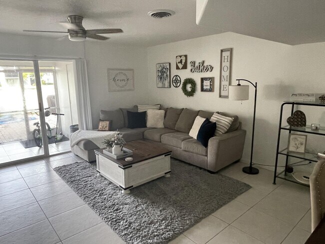 Foto del edificio - 3694 Savoy Ln