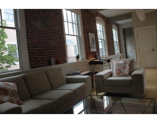 Building Photo - 48 Inman St