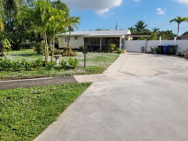 Foto del edificio - 3732 SW 17th St
