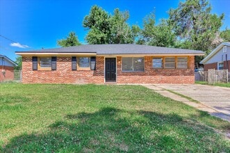 Building Photo - 329 E View Dr