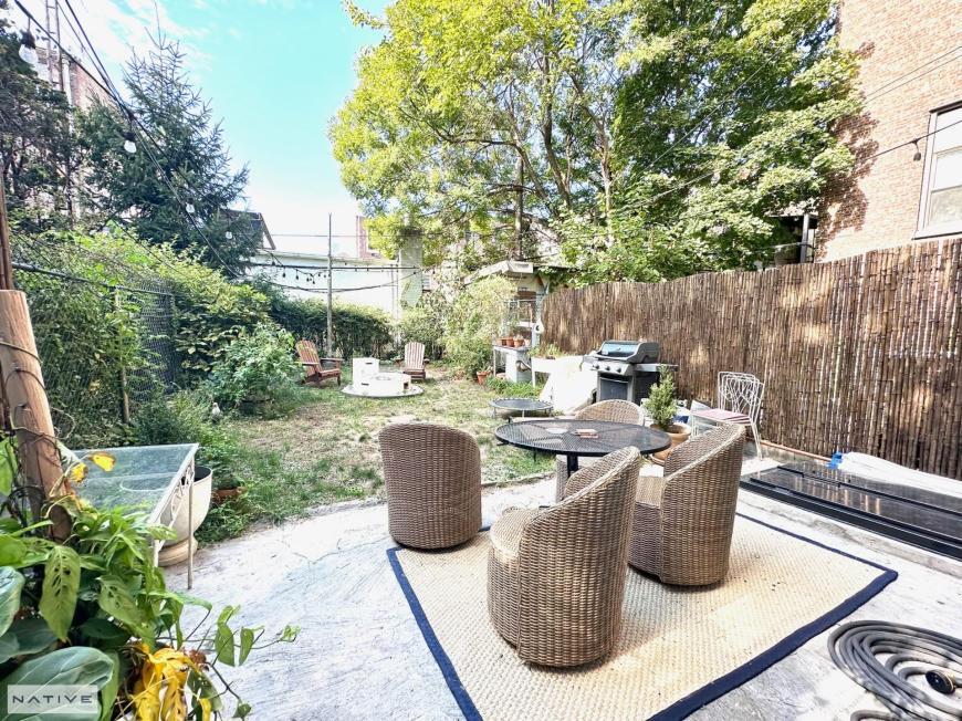 Foto principal - 2 bedroom in BROOKLYN NY 11222