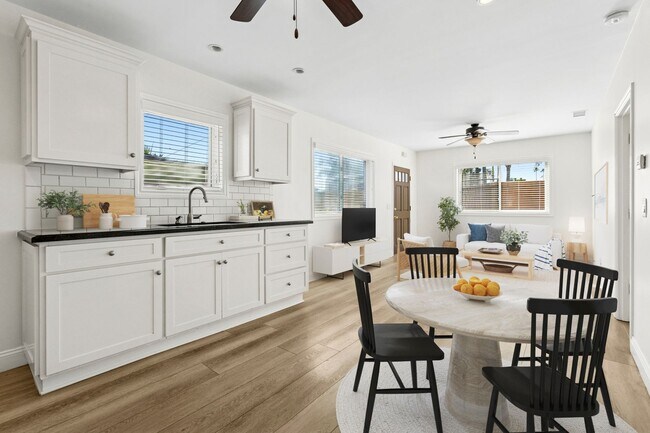 Foto del edificio - Private Guest House in Eastside Costa Mesa