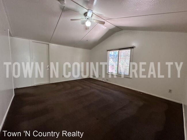 Building Photo - 2 br, 1 bath House - 21 Southbank Rd.