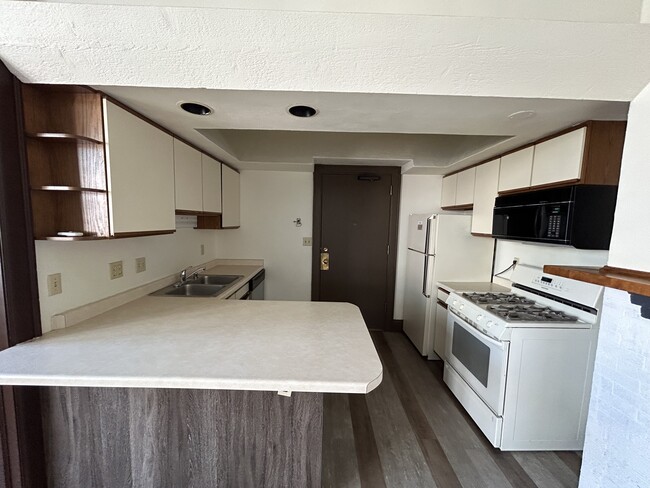 Building Photo - 612 Howard Plz