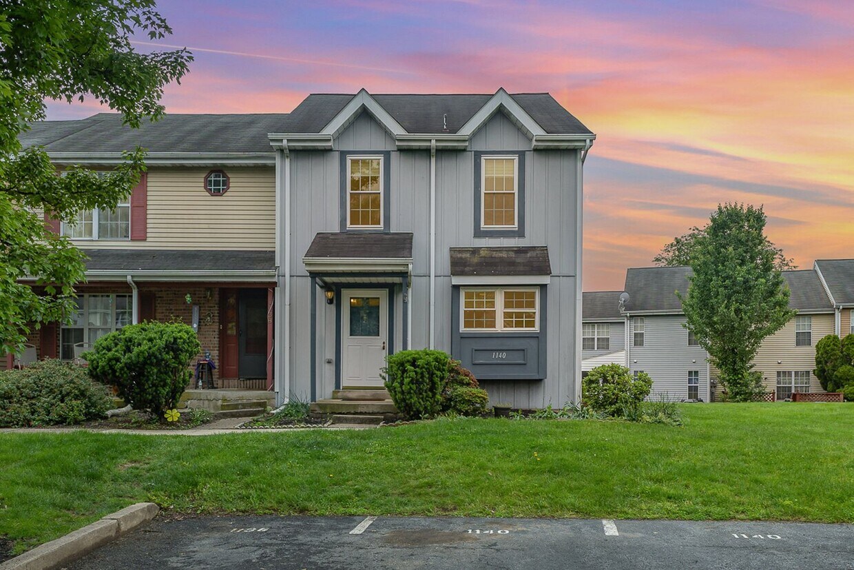 Foto principal - 1140 Hedgerow Ln