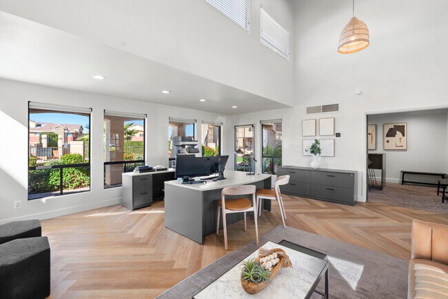 Oficina de arrendamiento - Sundancer Apartments