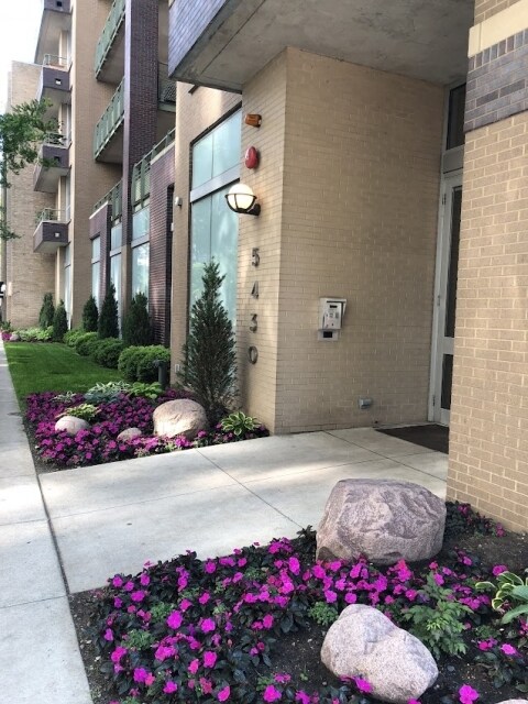 Building Photo - 5430 N Sheridan Rd