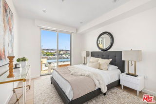 Foto del edificio - 1414 1/2 South Beverly Drive Apt #401, Los Angeles, CA 90035 - 3 BR 3 BA house