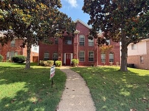 Building Photo - 1609 Simsbury Dr