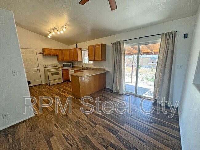 Building Photo - 1456 Gem Dr