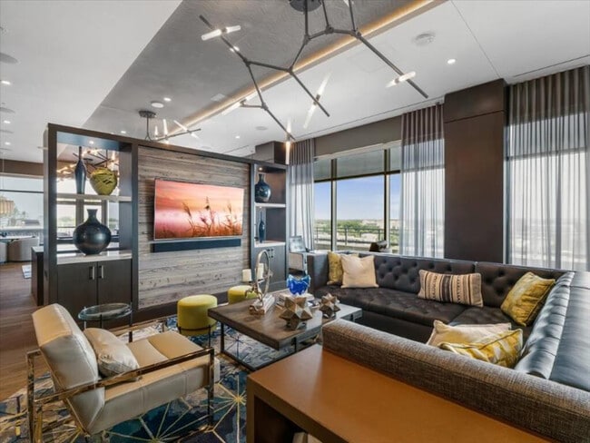Building Photo - 4836 Rugby Ave