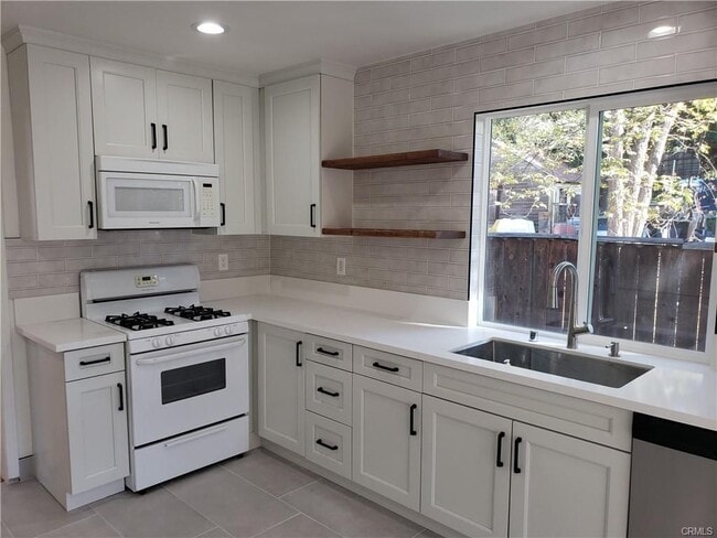 Foto del edificio - 688 Atchison St