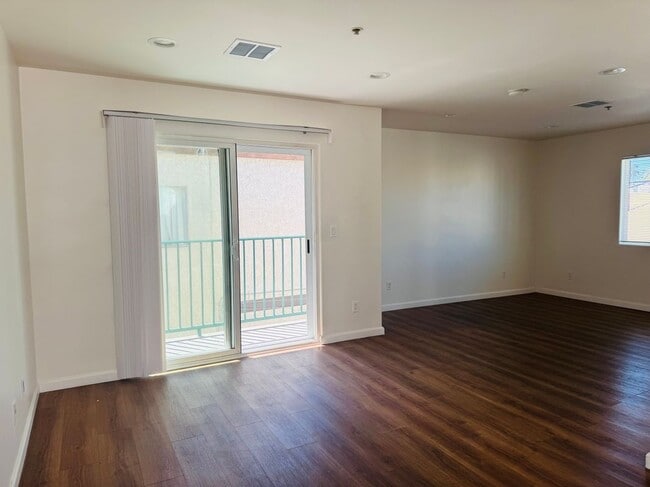 Building Photo - 7228 Independence Ave