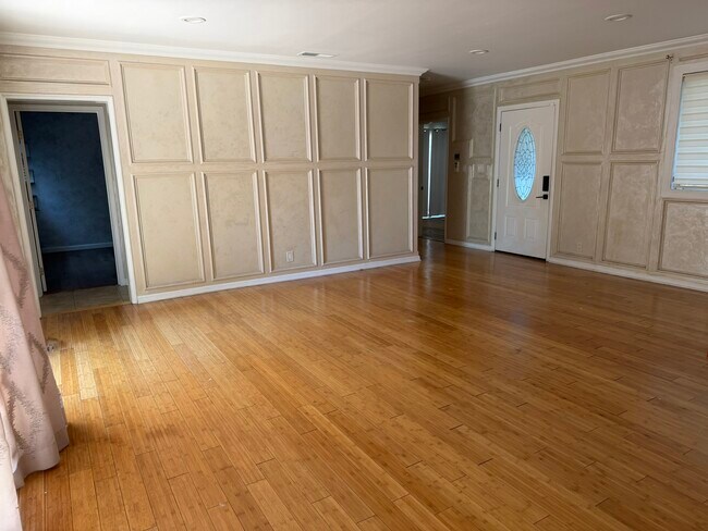 Foto del edificio - 15104 Runnymede St