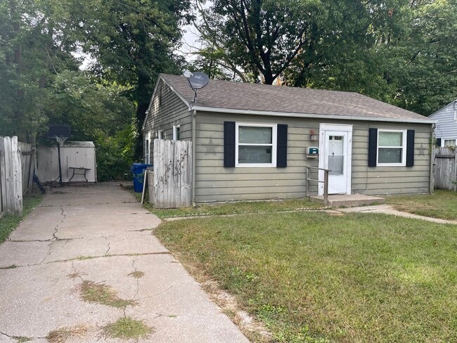 Building Photo - 915 40th St Ct