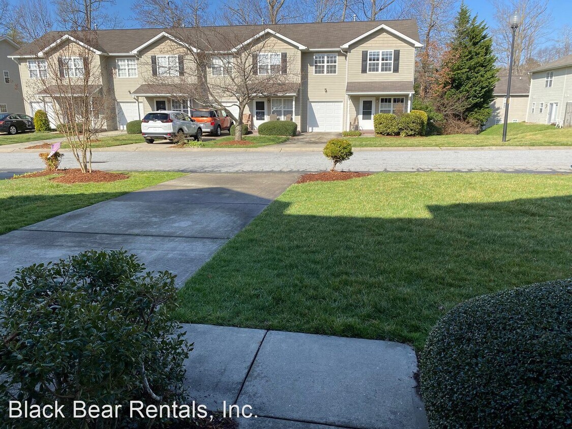 3 br, 2.5 bath House 108 Stafford Ct House Rental in Fletcher, NC