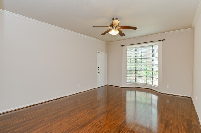 Foto del edificio - 2255 Braeswood Park Dr