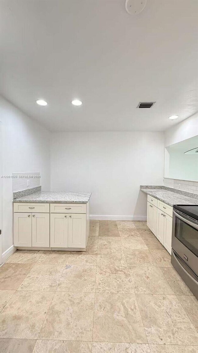Foto del edificio - 637 SW 1st St
