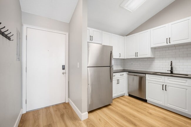 Building Photo - Spacious 2BR/2BA third floor South Tampa c...