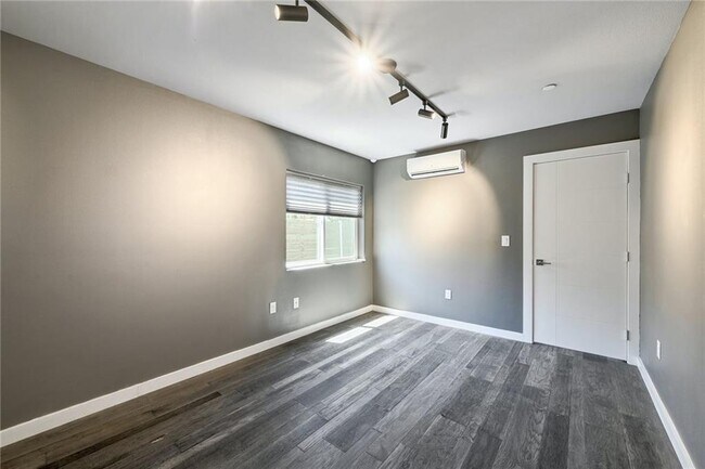 Foto del edificio - 5605 Sunshine Dr