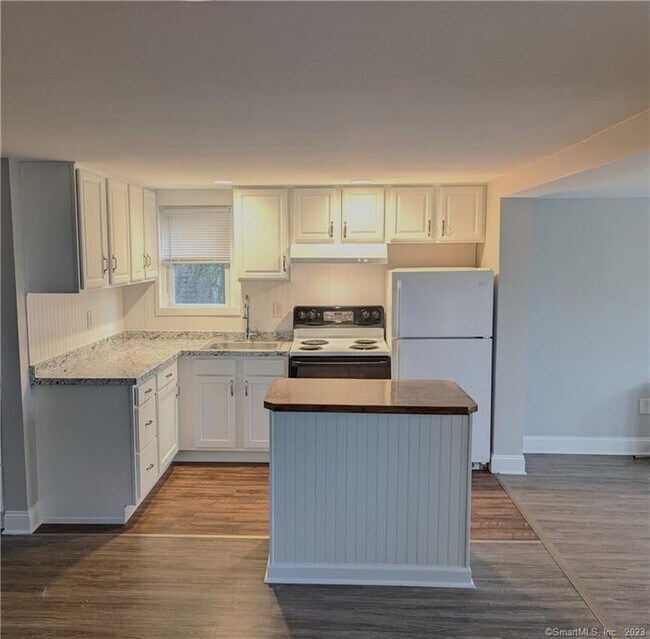 Foto del edificio - 47 Bayberry Ln