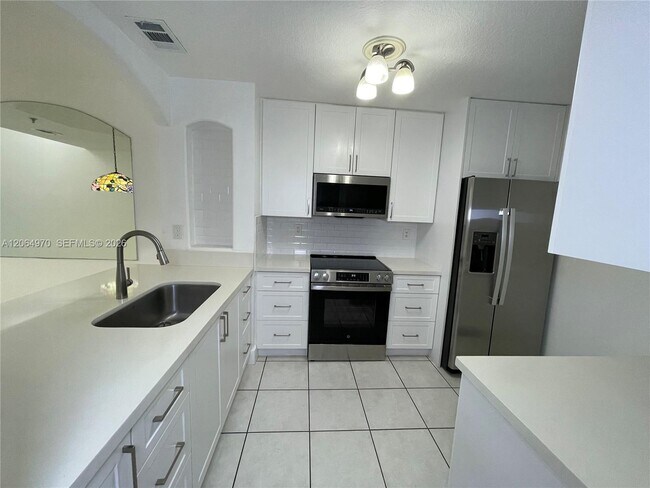 Foto del edificio - 905 NW 82nd Ave