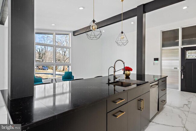 Foto del edificio - 608 Winona Ct