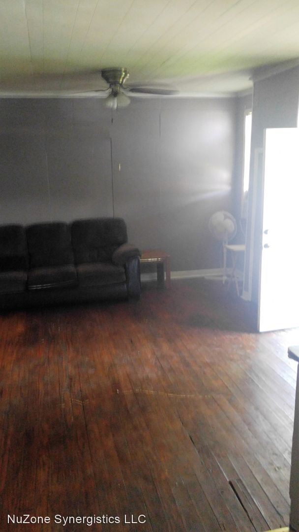 Building Photo - 3 br, 1 bath Apartment - 631-B Park St.