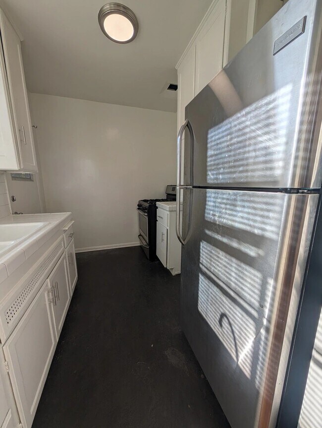 Foto del edificio - 838 N Sweetzer Ave