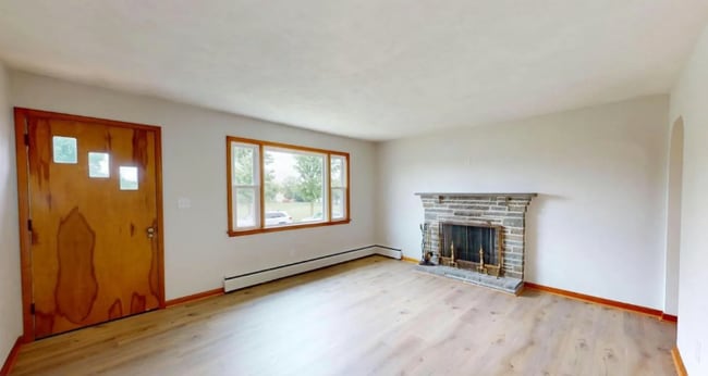 Building Photo - 408 Long Ln