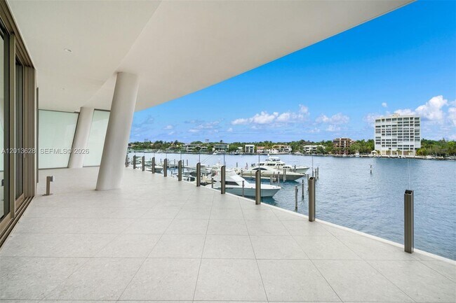 Foto del edificio - 5 Grove Isle Dr