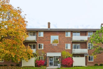 Building Photo - 1123 Royal York Rd