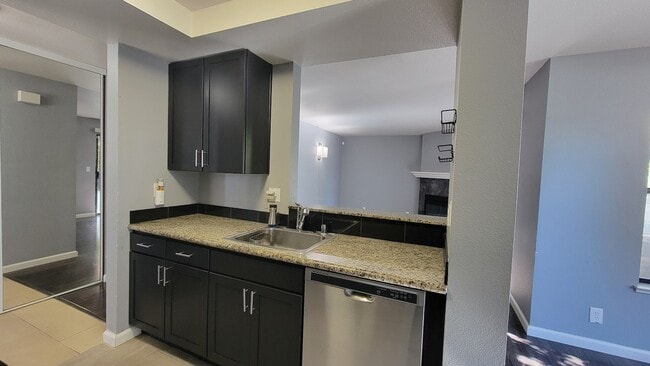 Building Photo - 945 Fletcher Ln