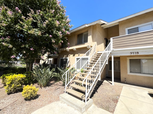 Building Photo - 3719 Oak Creek Dr
