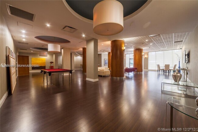 Building Photo - 3001 S Ocean Dr