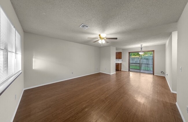Building Photo - Great 2 Bed /1 Bath Downtown Bentonville