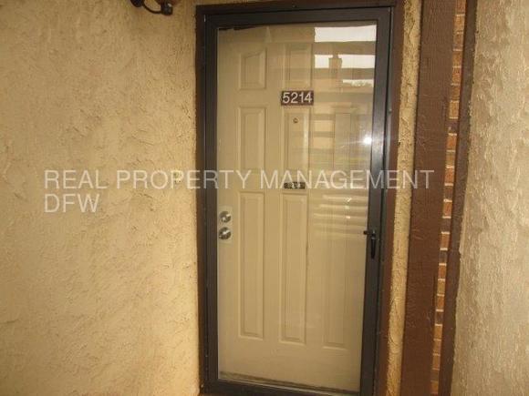 Building Photo - 1300 Memory Ln