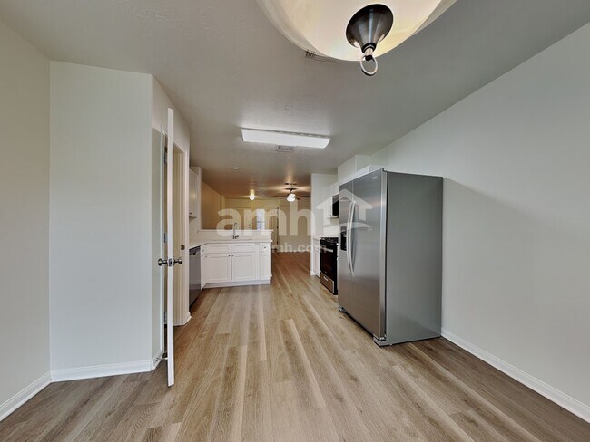 Foto del edificio - 910 Redcrest Springs Ct