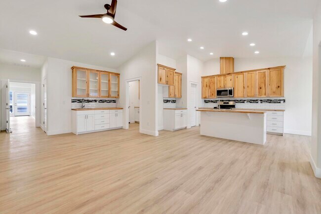 Foto del edificio - 770 Shadowleaf Ave