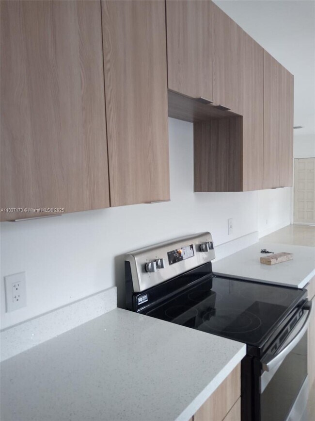 Foto del edificio - 249 E 3rd St