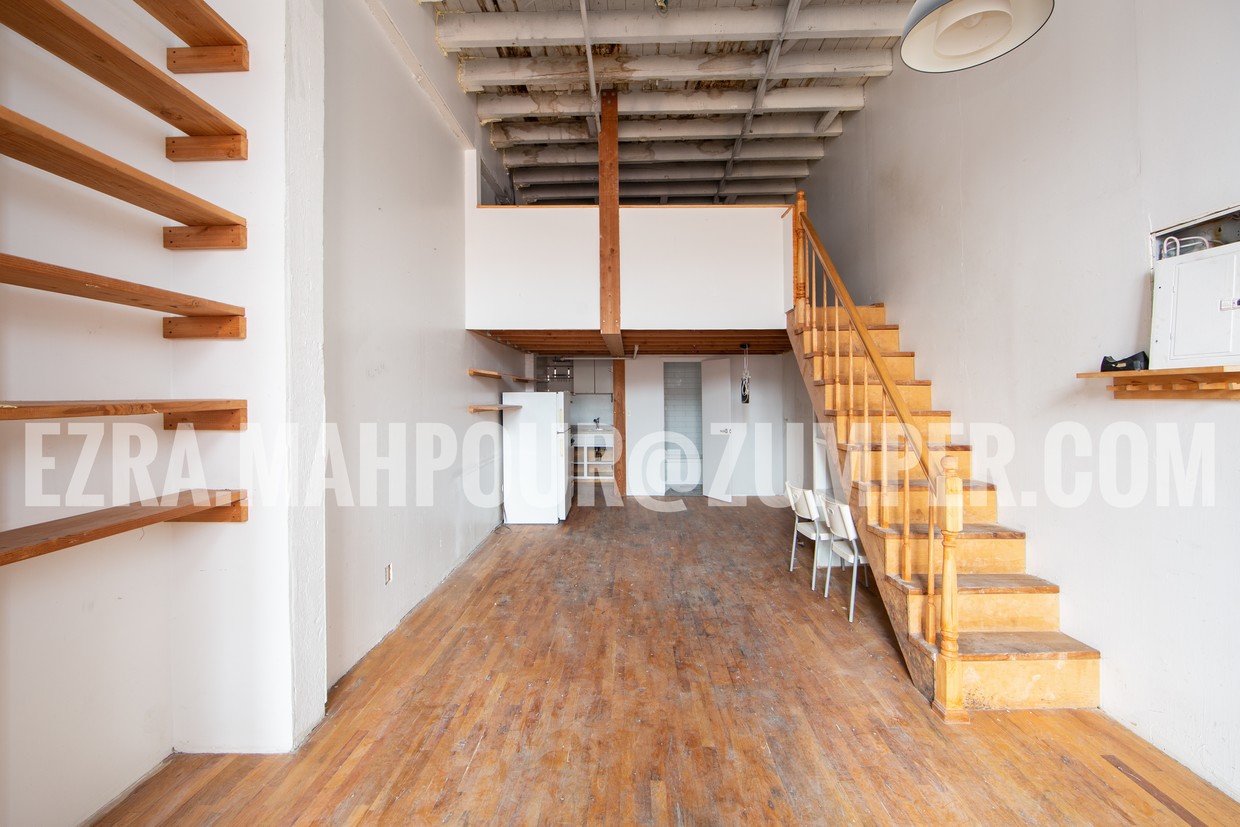 Primary Photo - 103 Dobbin St