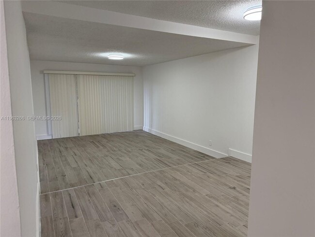 Foto del edificio - 2700 Coral Springs Dr