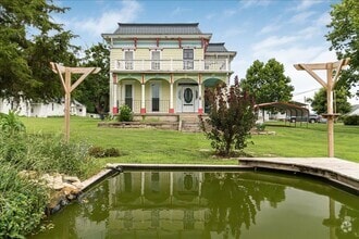 Building Photo - 1057 NE 75