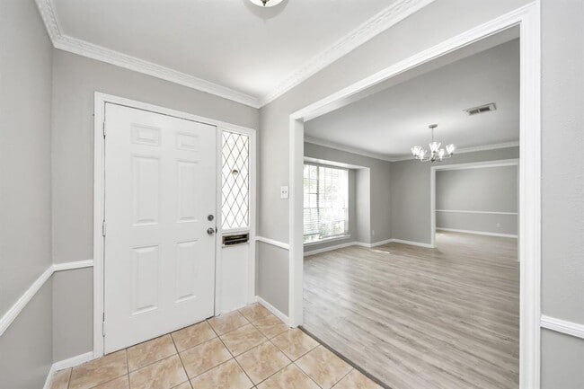 Building Photo - 7911 Pella Dr