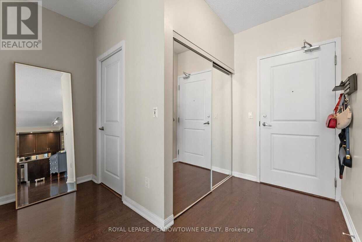 Photo principale - 628-628 Fleet St