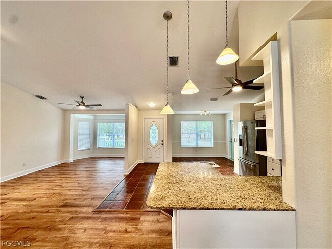 Foto del edificio - 6840 Cadet Ave