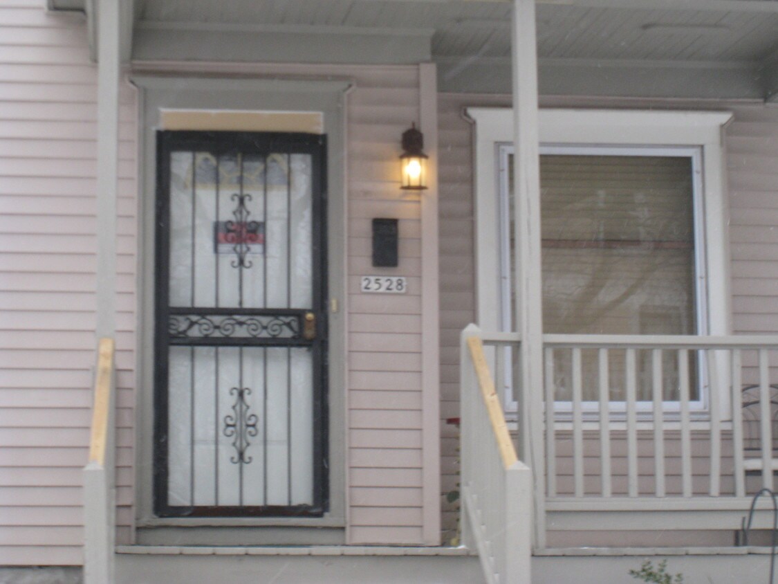 Front Entrance - 2528 N 34th St