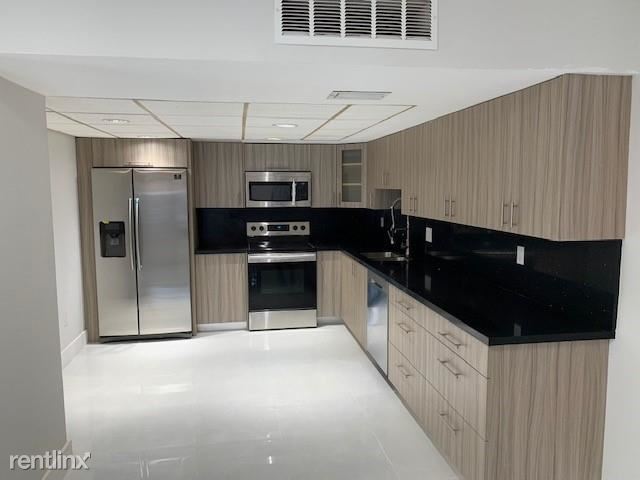 Building Photo - 3 br, 2.5 bath Townhome - 546 NW 98th Ave
